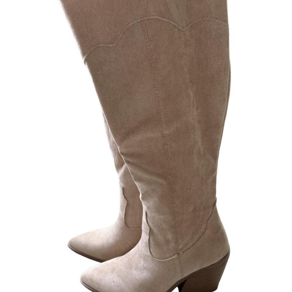 Beige cream colored cowgirl boots